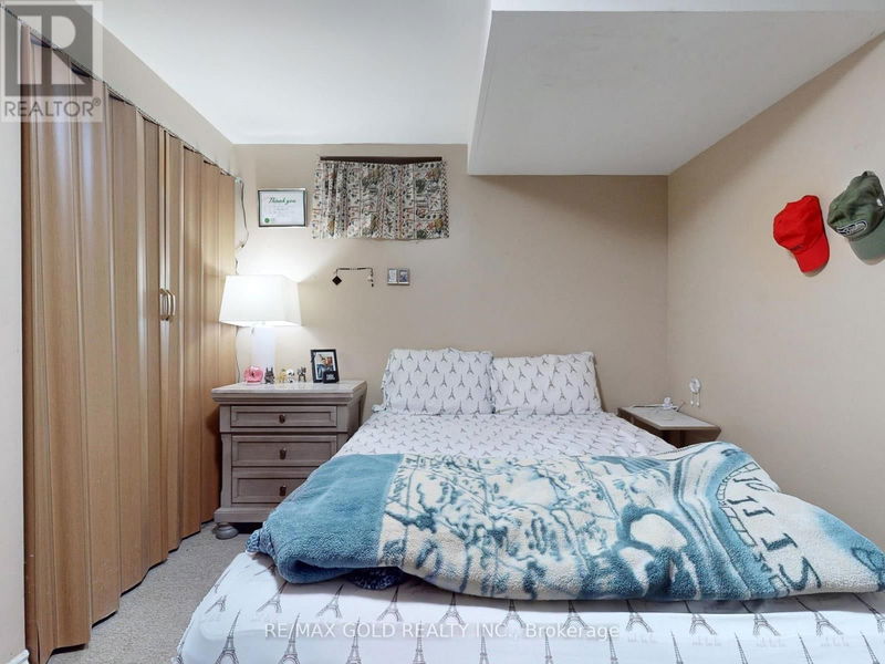 15 Pressed Brick Drive  Brampton (Brampton North), L6V4K8 | Image 21