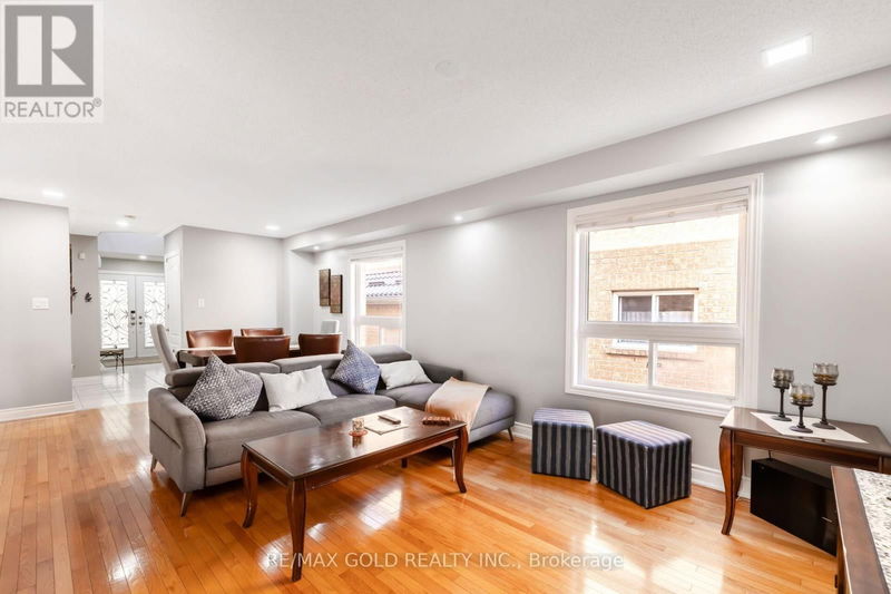 5 Shady Oak Lane  Brampton (Sandringham-Wellington), L6R2Z2 | Image 12