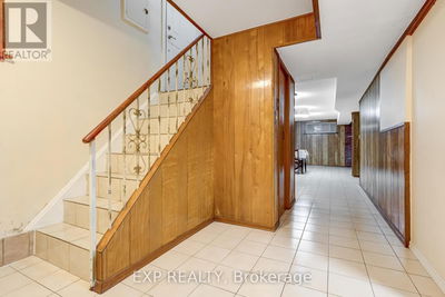 16 Heavitree Drive  Toronto (Downsview-Roding-CFB), M3L1K6 | Image 1