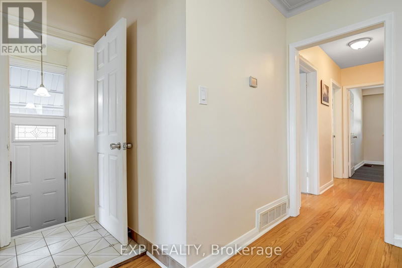 16 Heavitree Drive  Toronto (Downsview-Roding-CFB), M3L1K6 | Image 12