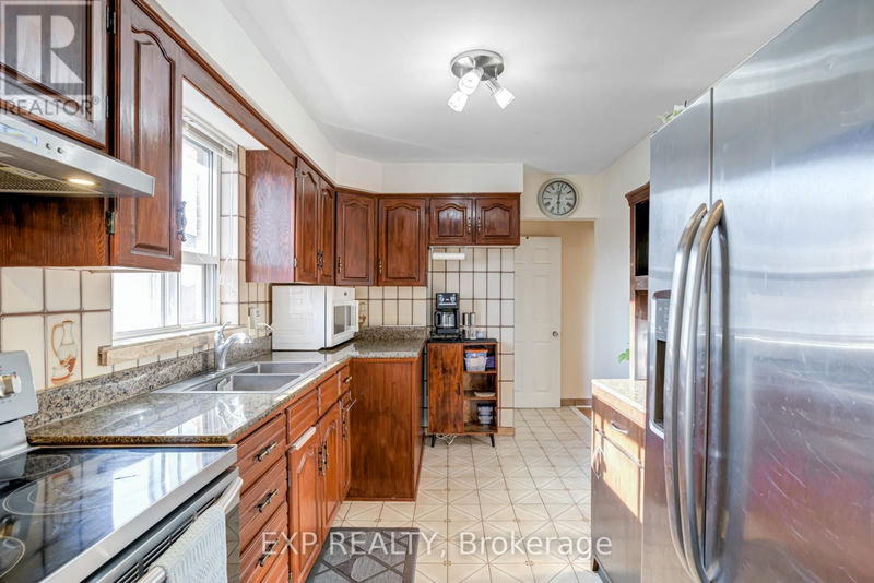 16 Heavitree Drive  Toronto (Downsview-Roding-CFB), M3L1K6 | Image 27