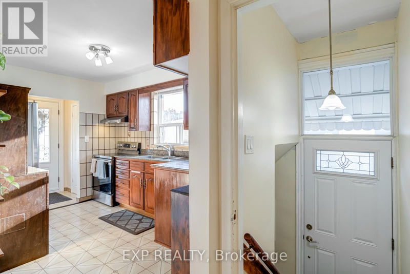 16 Heavitree Drive  Toronto (Downsview-Roding-CFB), M3L1K6 | Image 29