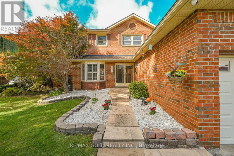 36 Barr Crescent  Brampton (Heart Lake East), L6Z3C2 | Image 2