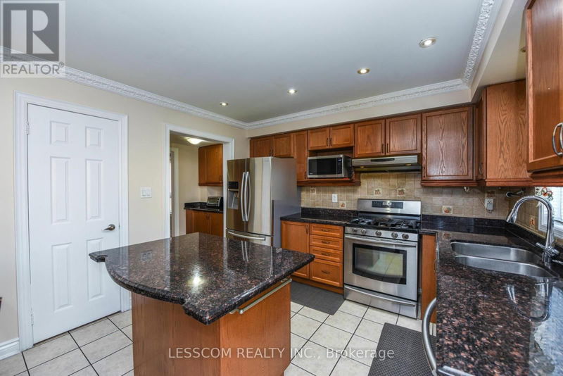 30 Fairhill Avenue  Brampton (Fletcher's Meadow), L7A2E7 | Image 11