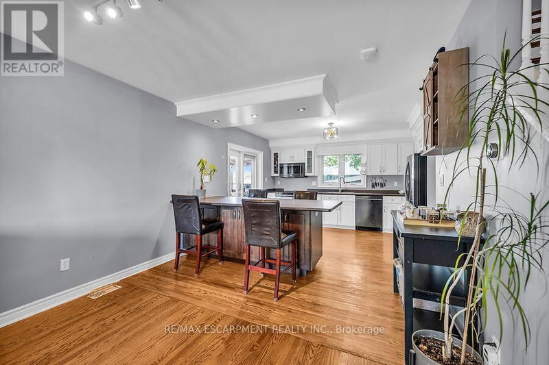 2439 Barclay Road  Burlington (Roseland), L7R2B7 | Image 2