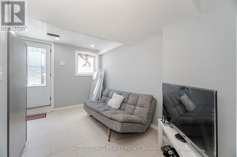 34 Davenfield Circle  Brampton (Brampton East), L6P4M2 | Image 28