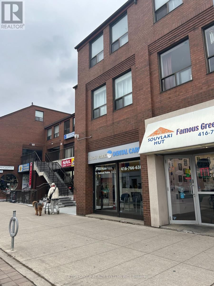 2184 BLOOR STREET W Image 3