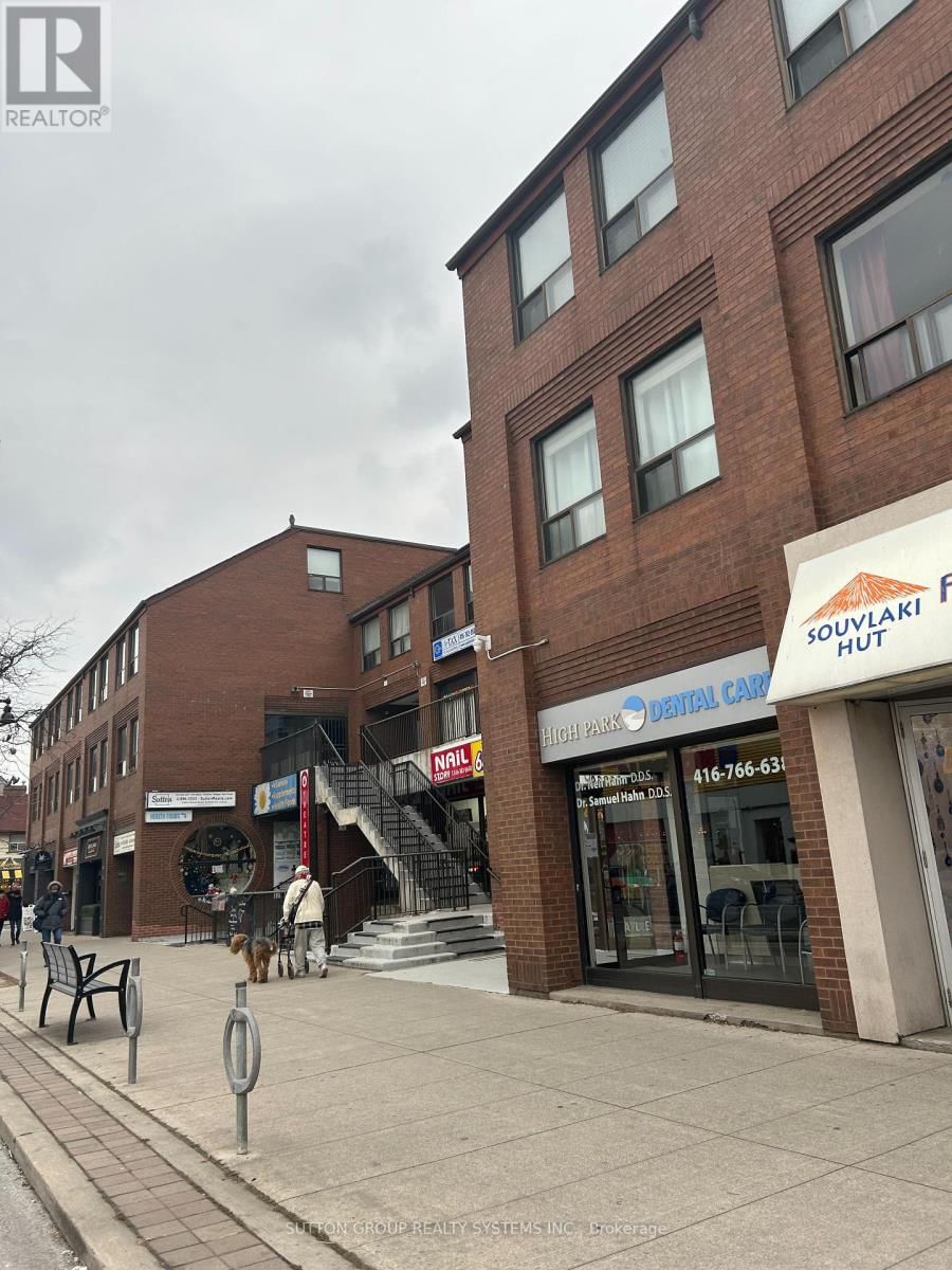 2184 BLOOR STREET W Image 30