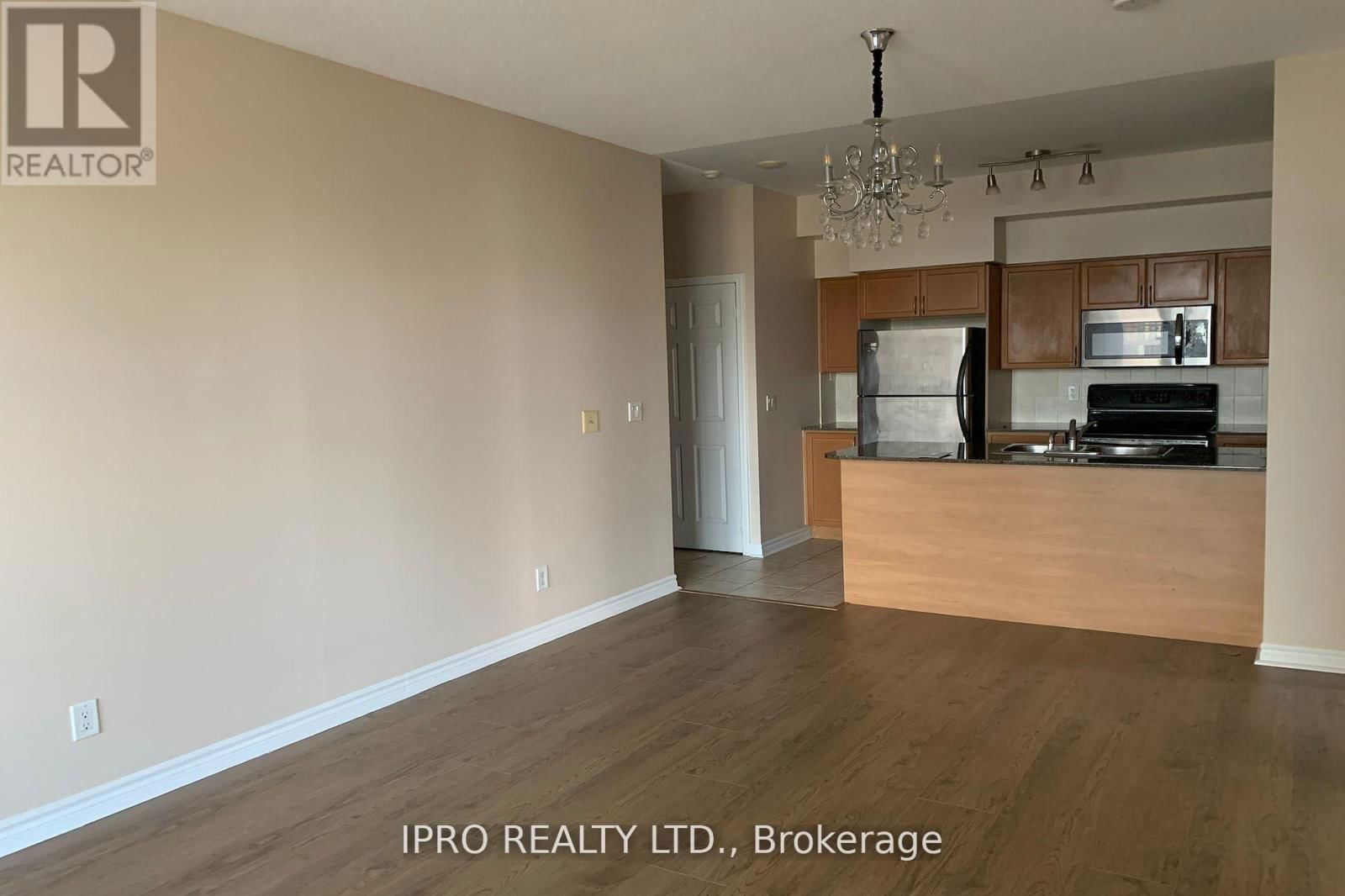 1610 - 388 PRINCE OF WALES DRIVE Image 3