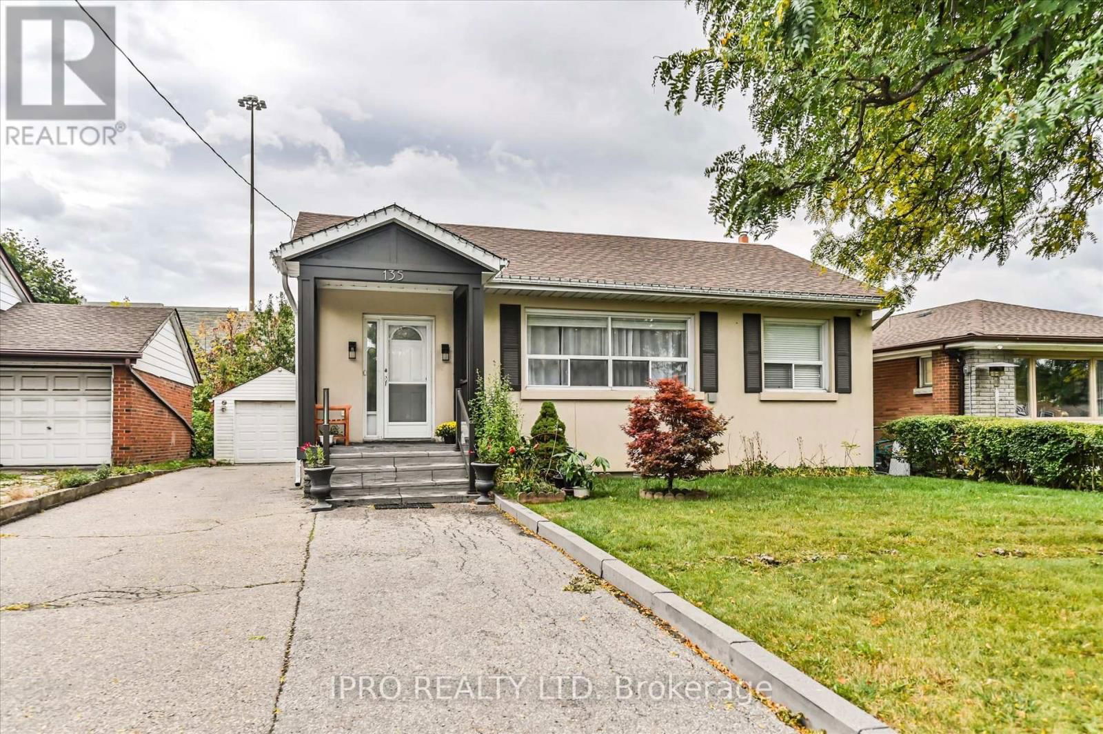 135 DOWNSVIEW AVENUE Image 2