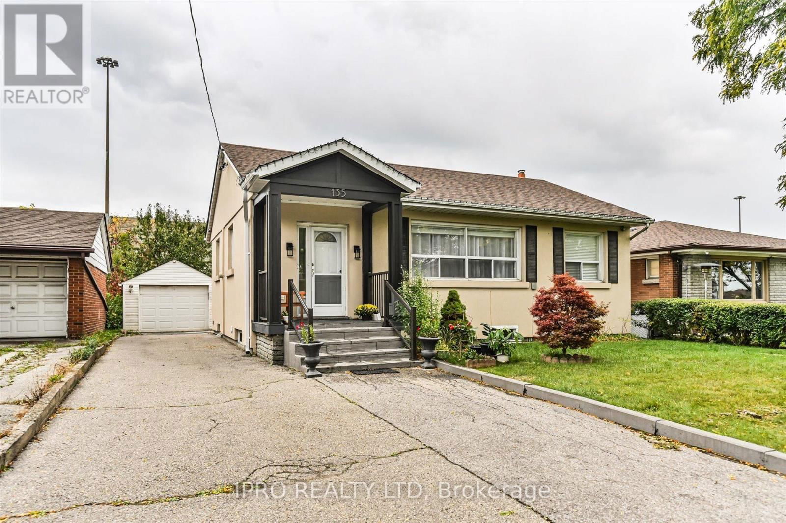 135 DOWNSVIEW AVENUE Image 6