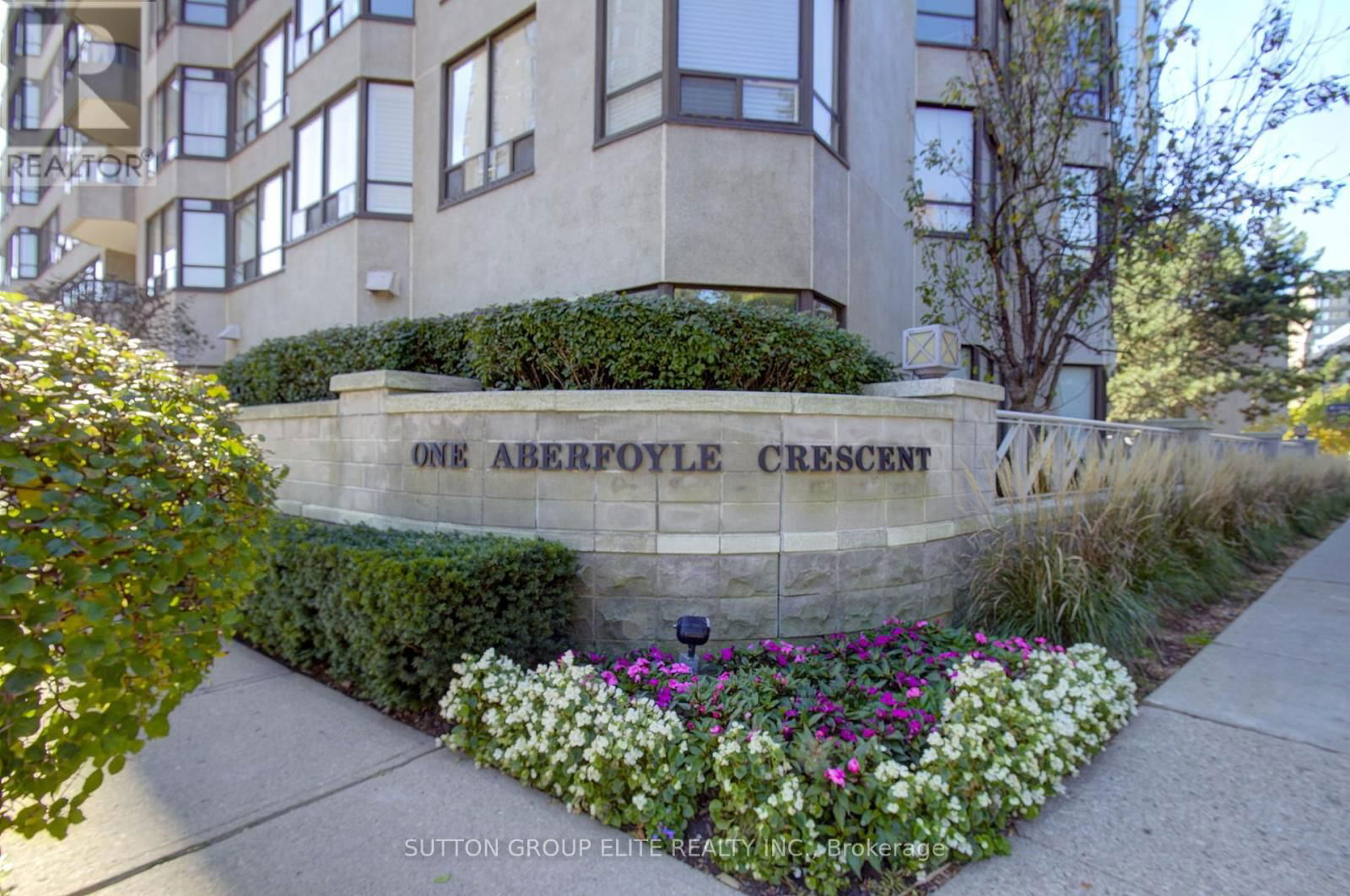 1600 - 1 ABERFOYLE CRESCENT Image 1