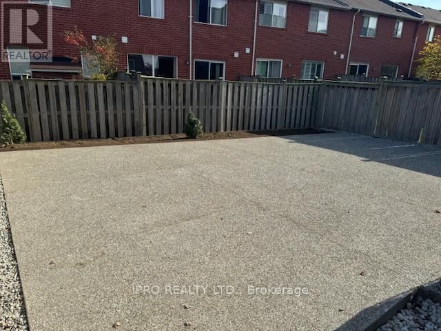 792 BOLINGBROKE DRIVE Image 4