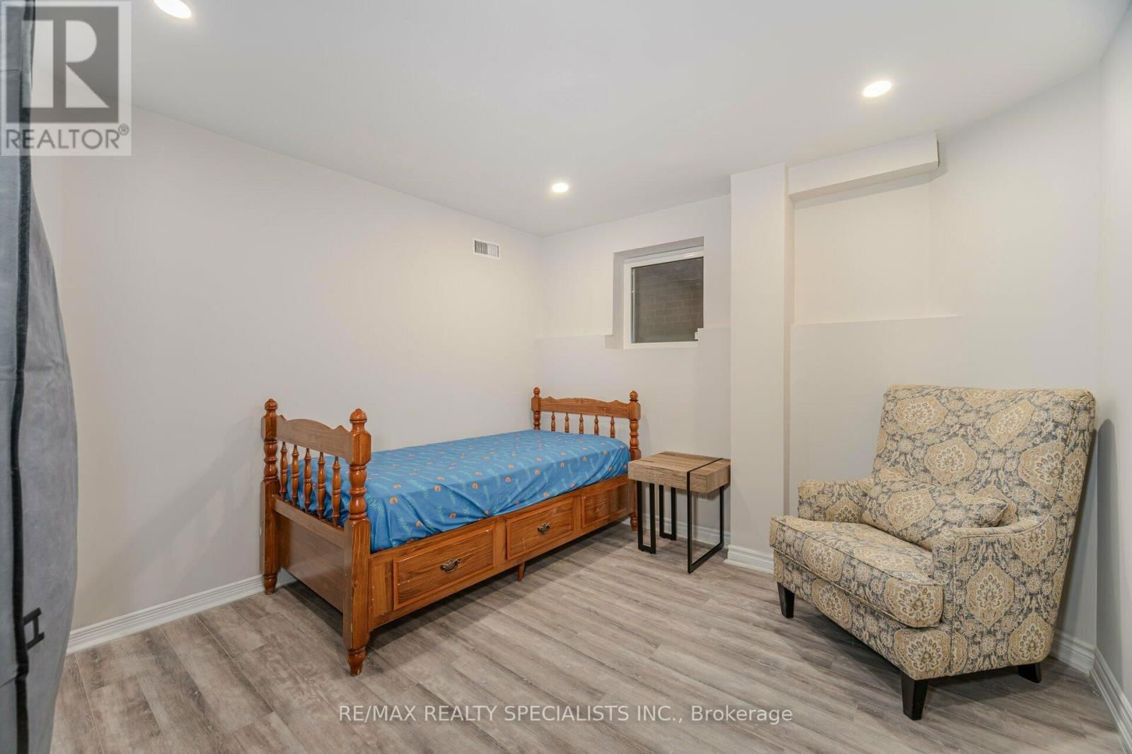 37 HARBOURTOWN CRESCENT Image 31