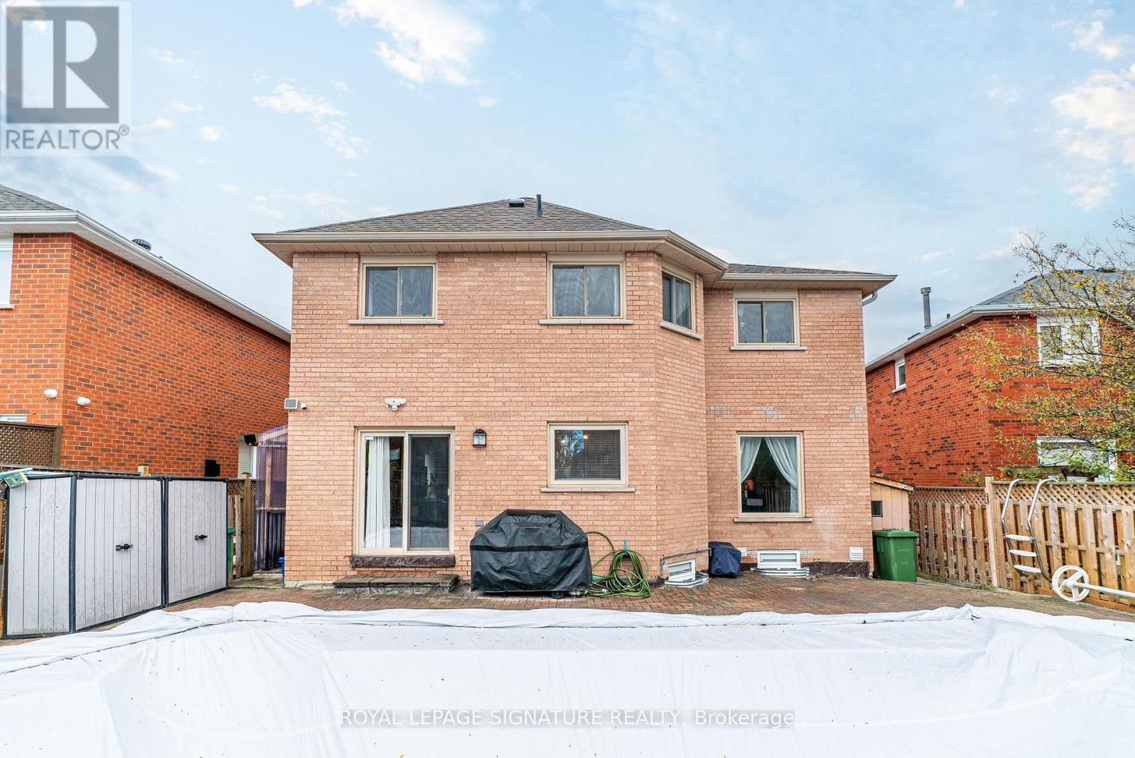 14 HUTTON CRESCENT Image 33