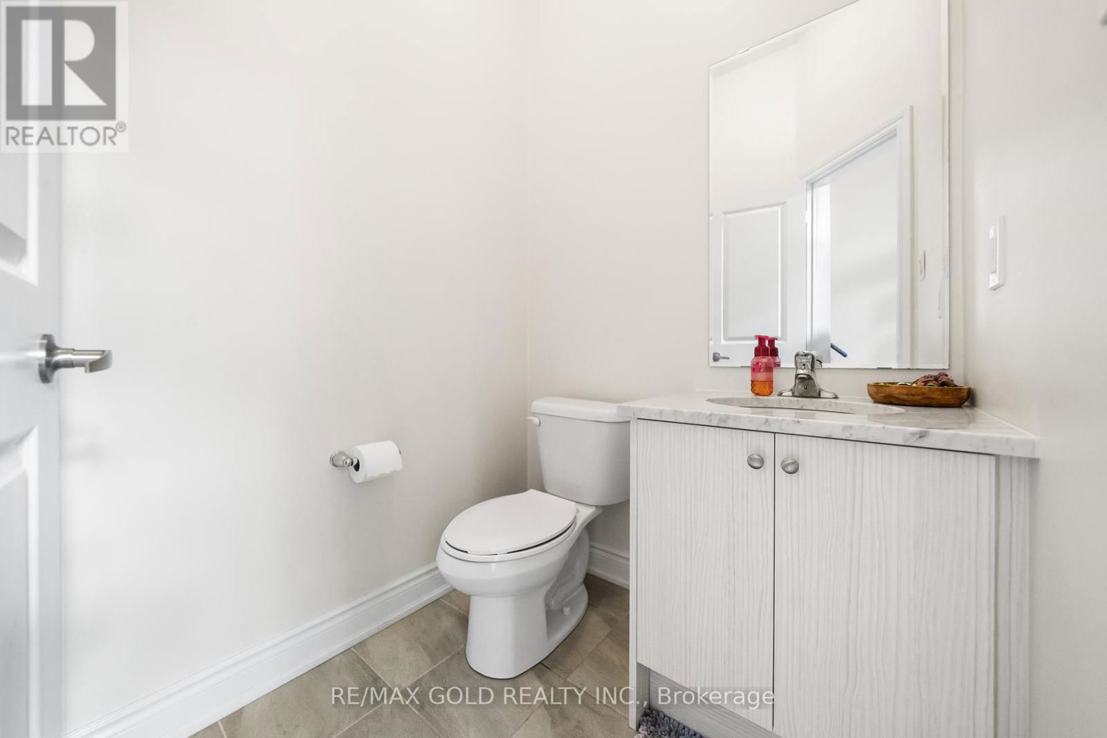 88 OAKMORE LANE Image 31