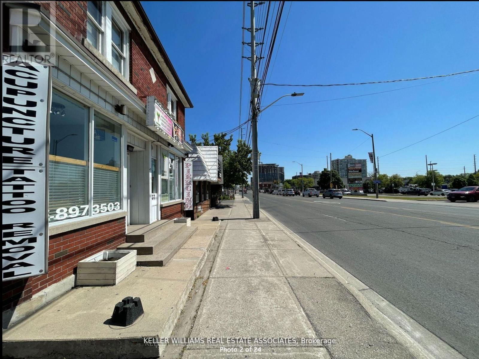 37 DUNDAS STREET W Image 1