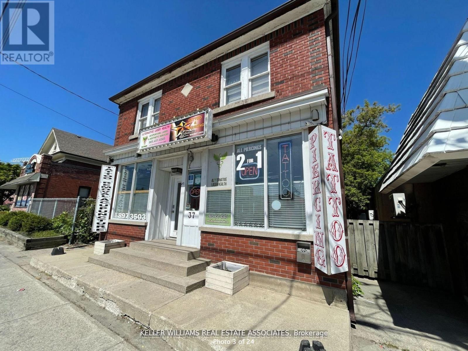 37 DUNDAS STREET W Image 2