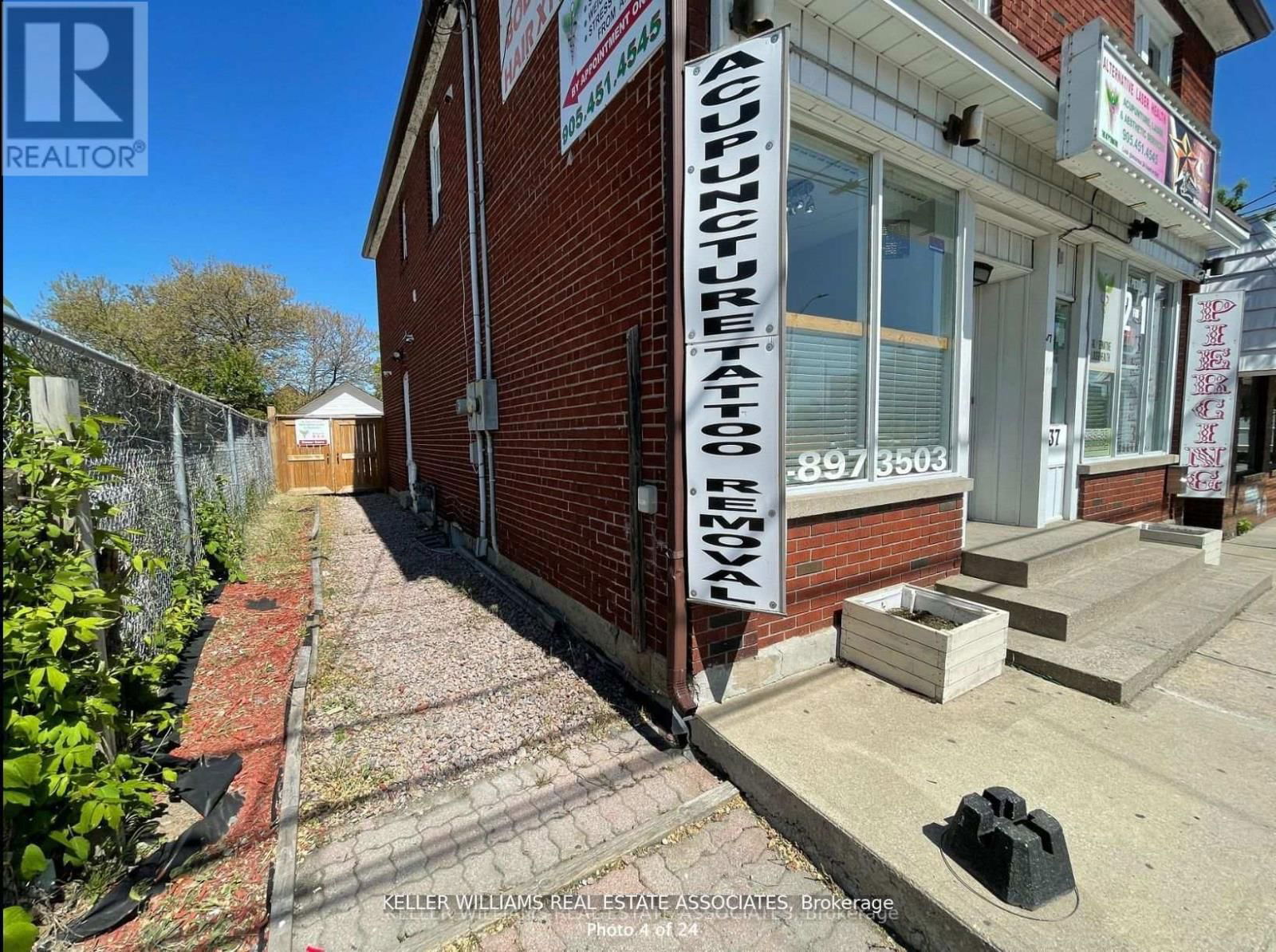 37 DUNDAS STREET W Image 21