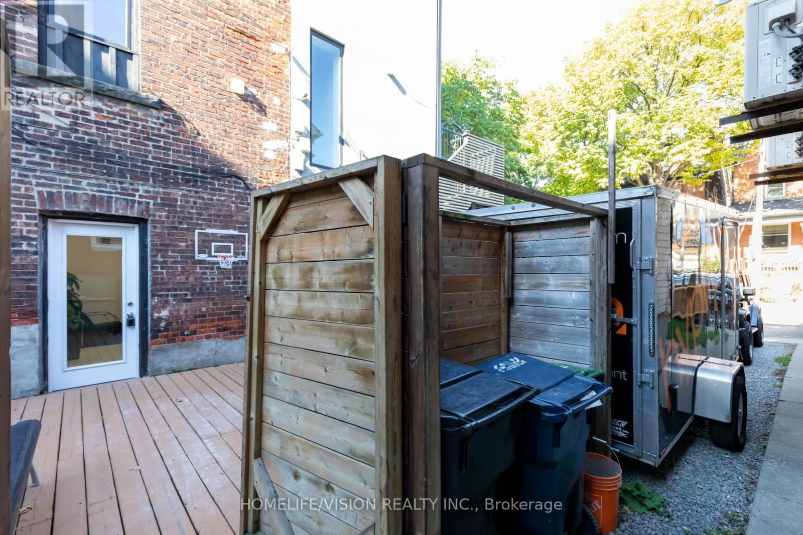 43 RONCESVALLES AVENUE Image 17