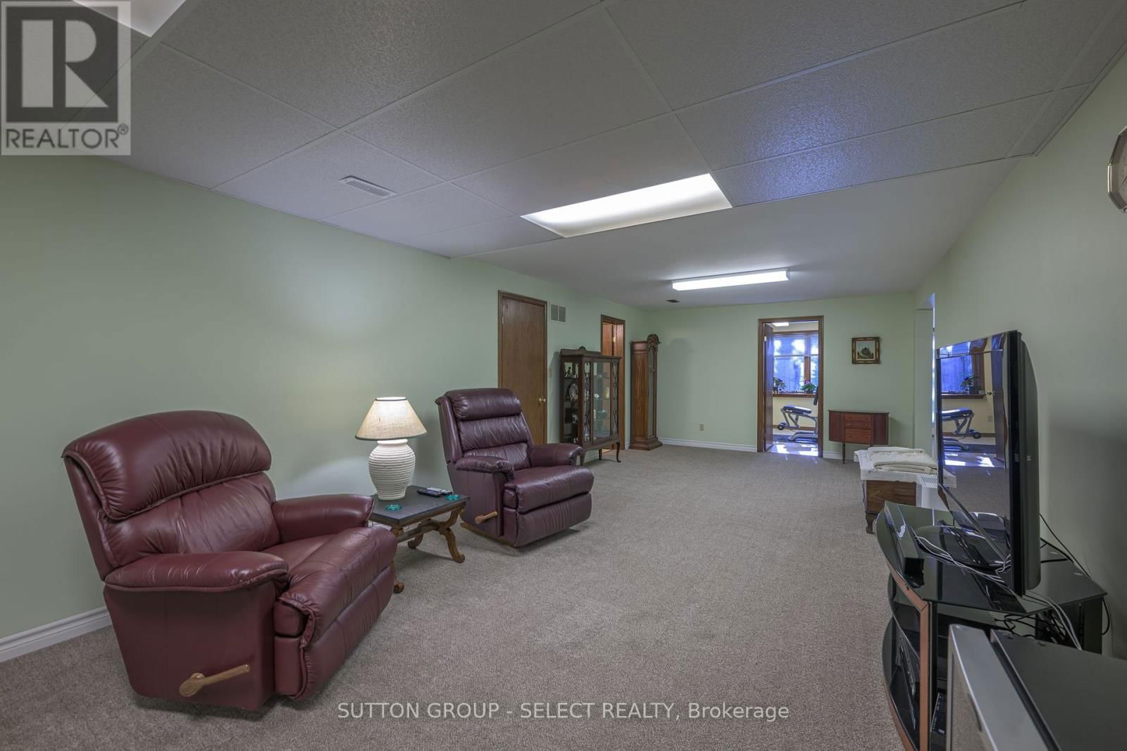 10364 PINETREE DRIVE Image 32