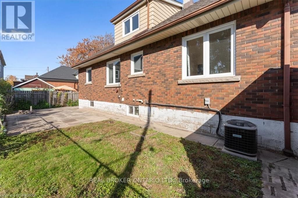 106 SIMCOE STREET E Image 27