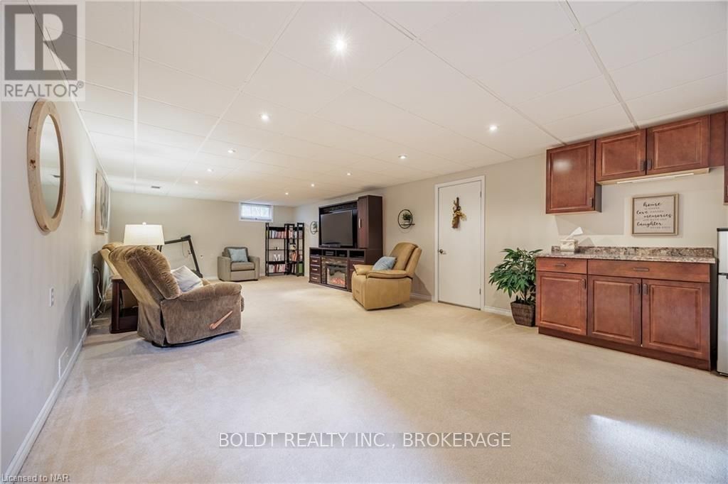 33 PATRICIA DRIVE Image 23