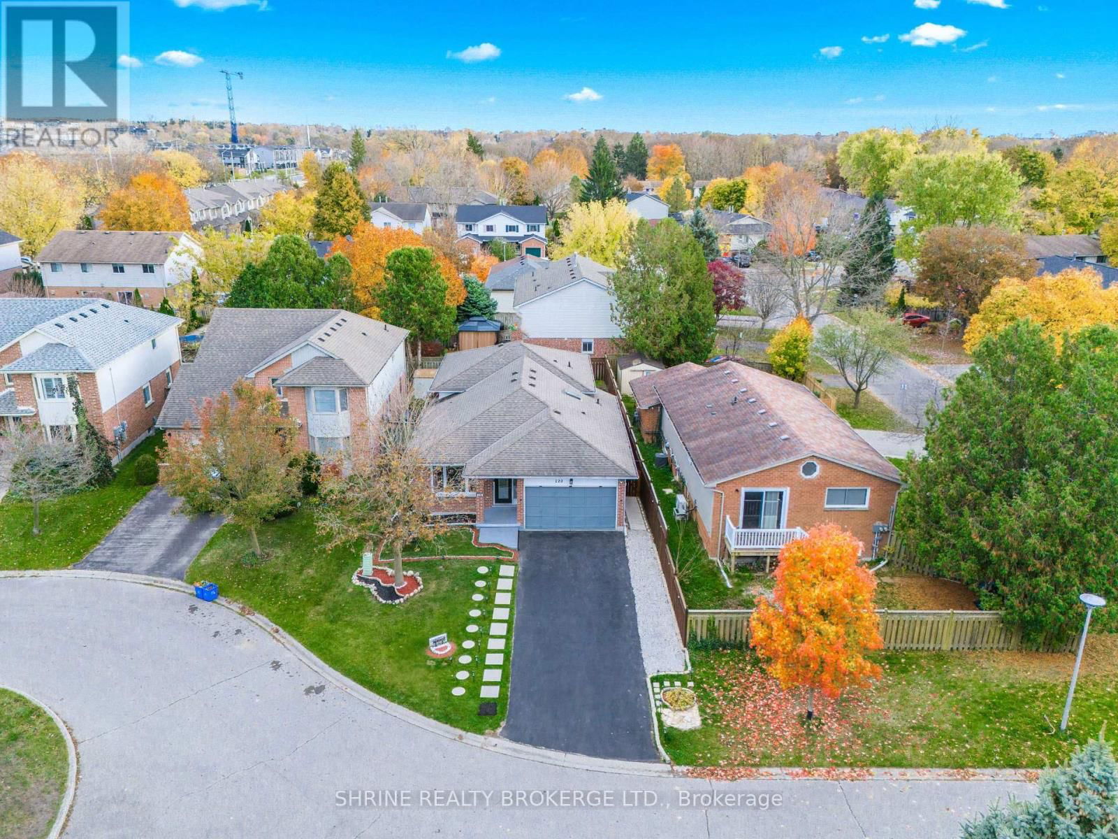 220 KILLARNEY GROVE Image 3