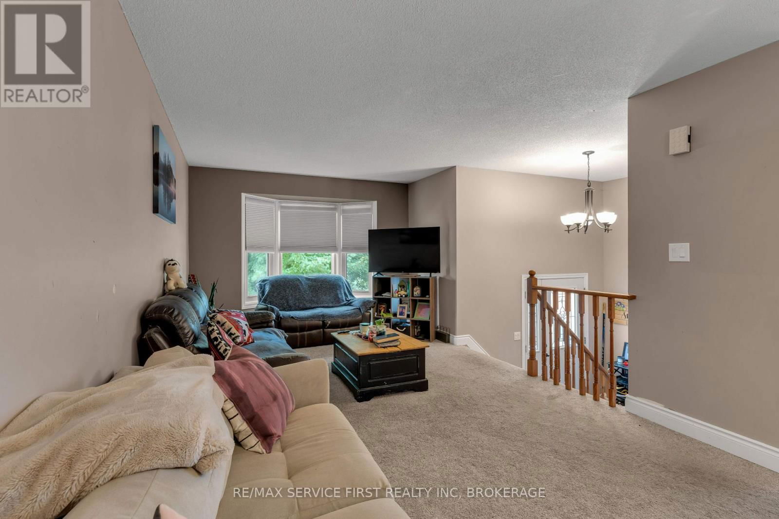 568 DAVIS DRIVE Image 4