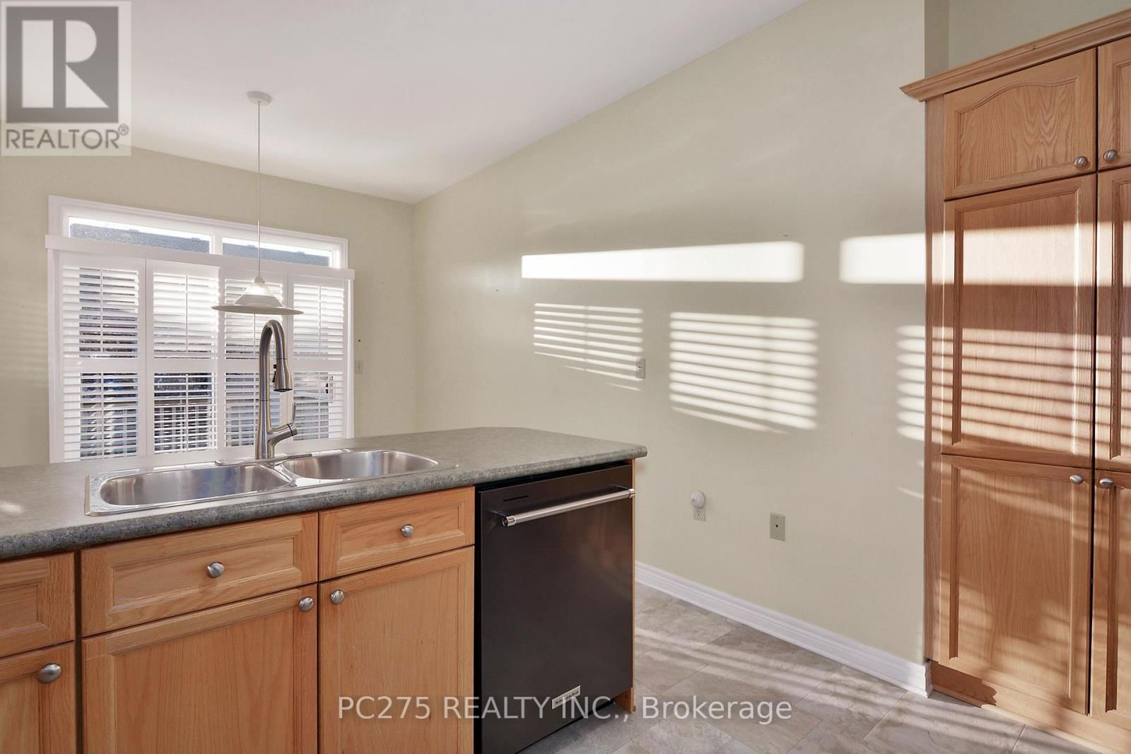 243 - 2025 MEADOWGATE BOULEVARD Image 10