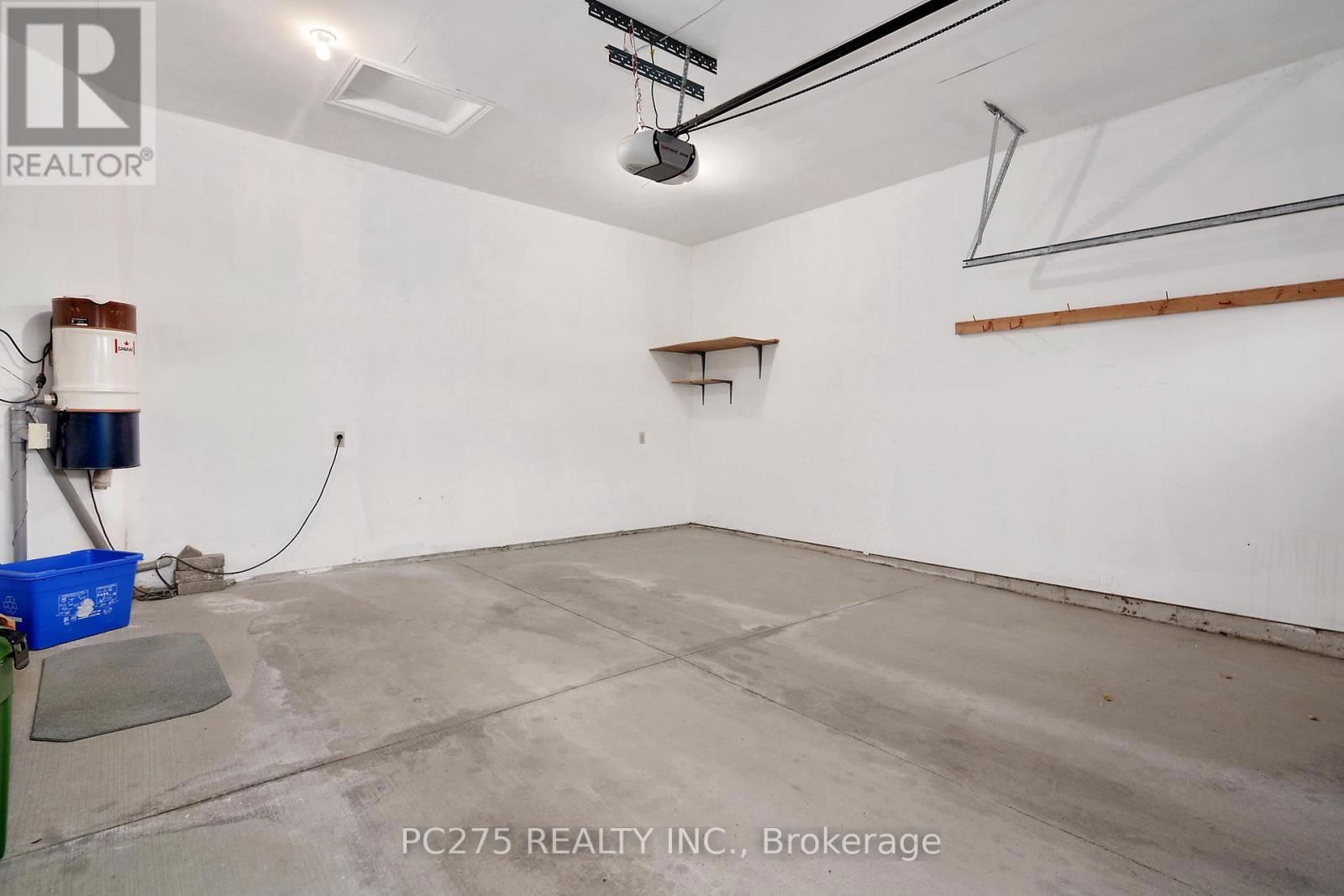 243 - 2025 MEADOWGATE BOULEVARD Image 28