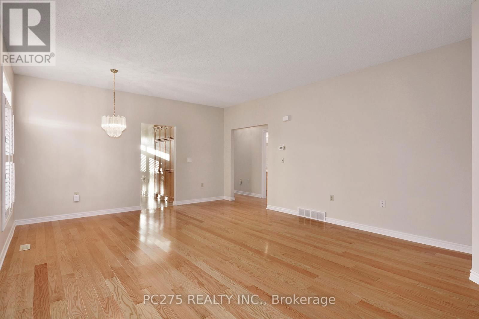 243 - 2025 MEADOWGATE BOULEVARD Image 6