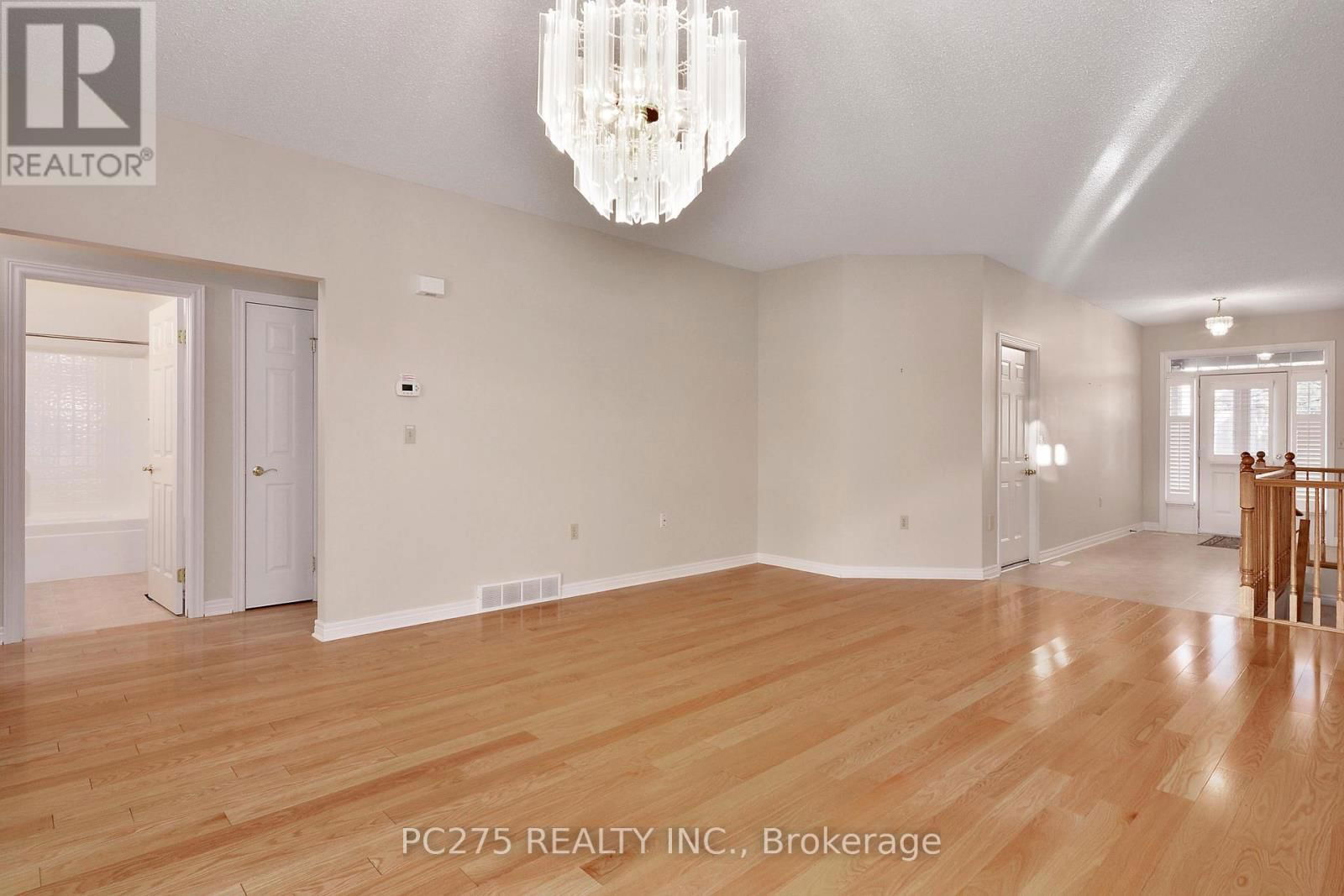 243 - 2025 MEADOWGATE BOULEVARD Image 8
