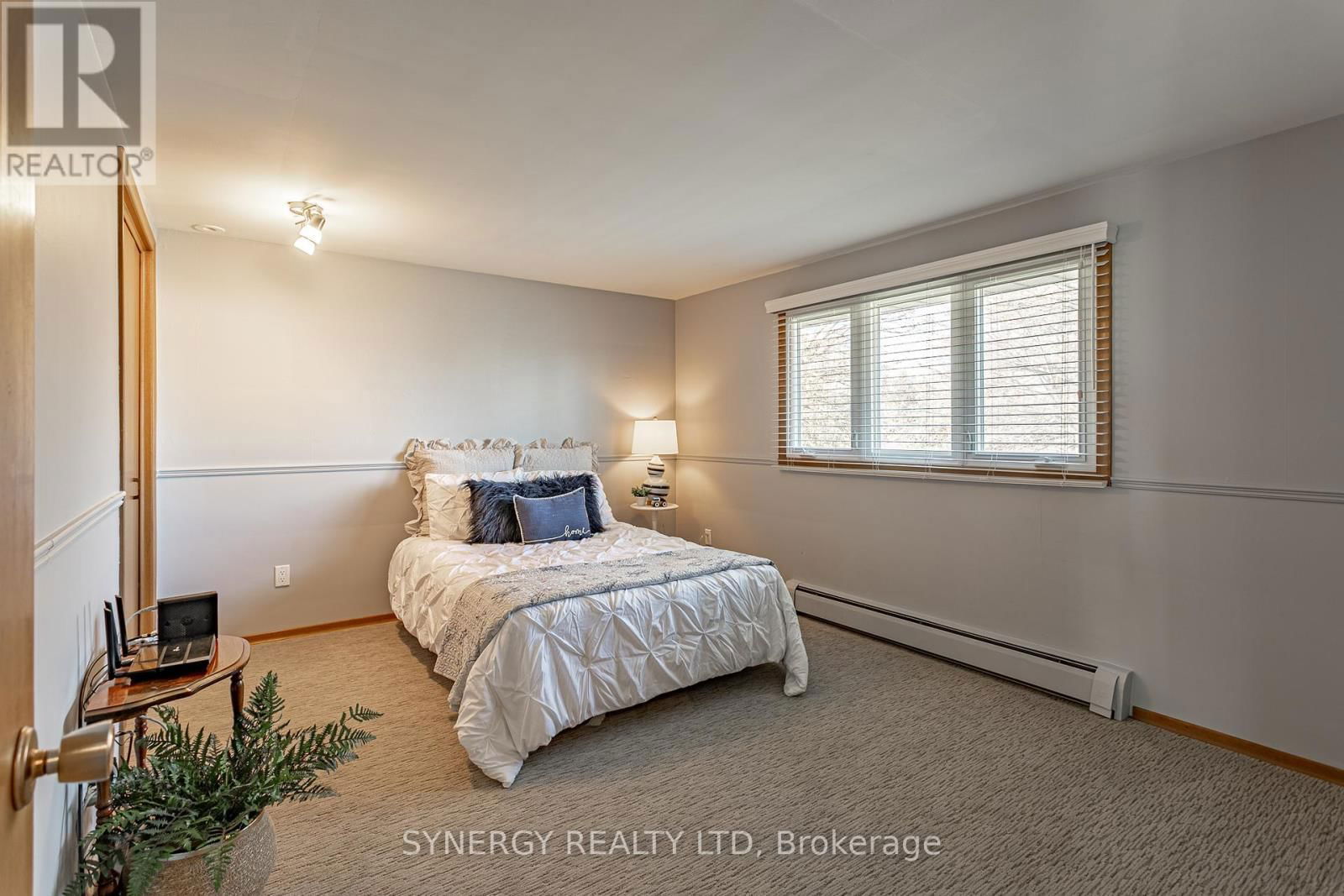 208 LAMORE CRESCENT Image 33