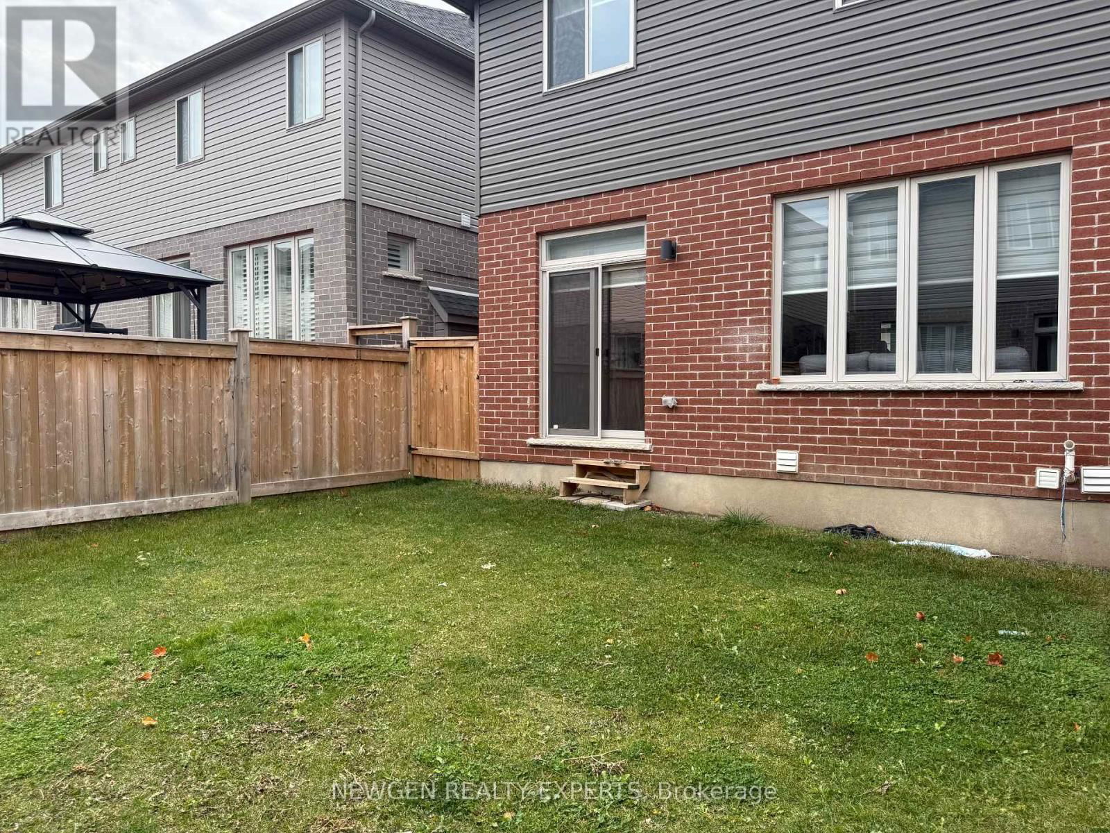 11 GLEASON CRESCENT Image 35