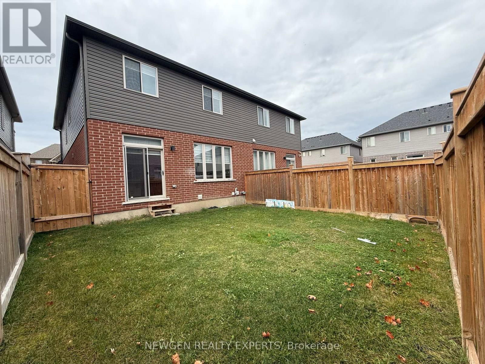 11 GLEASON CRESCENT Image 37