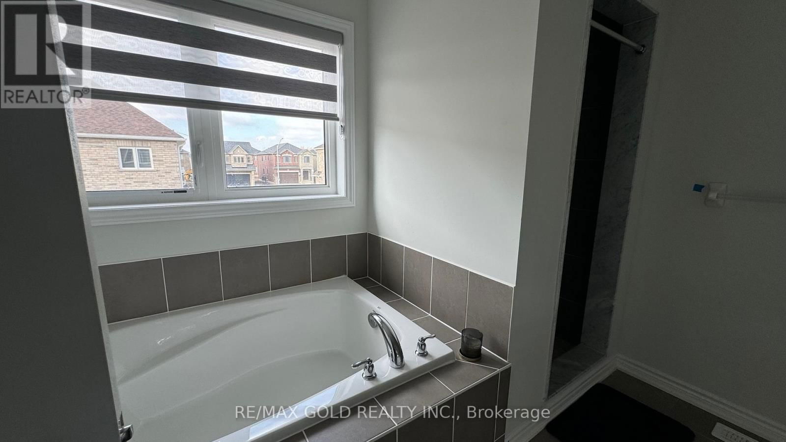 109 PALACE STREET Image 13
