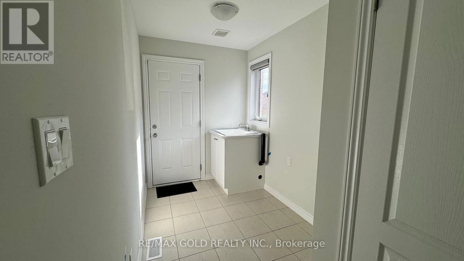 109 PALACE STREET Image 24