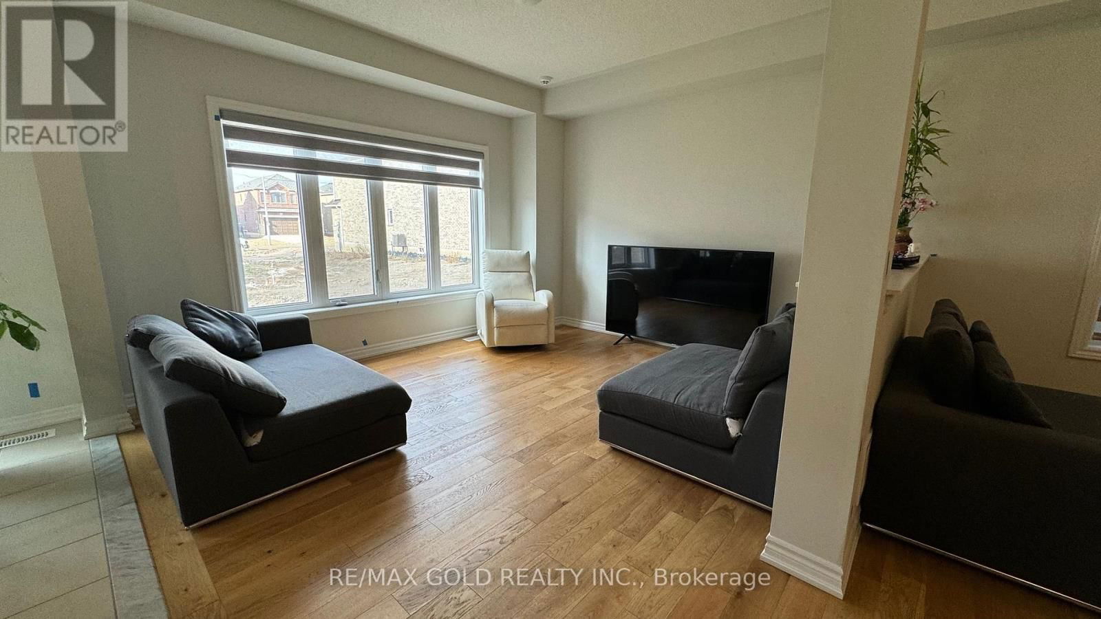 109 PALACE STREET Image 5