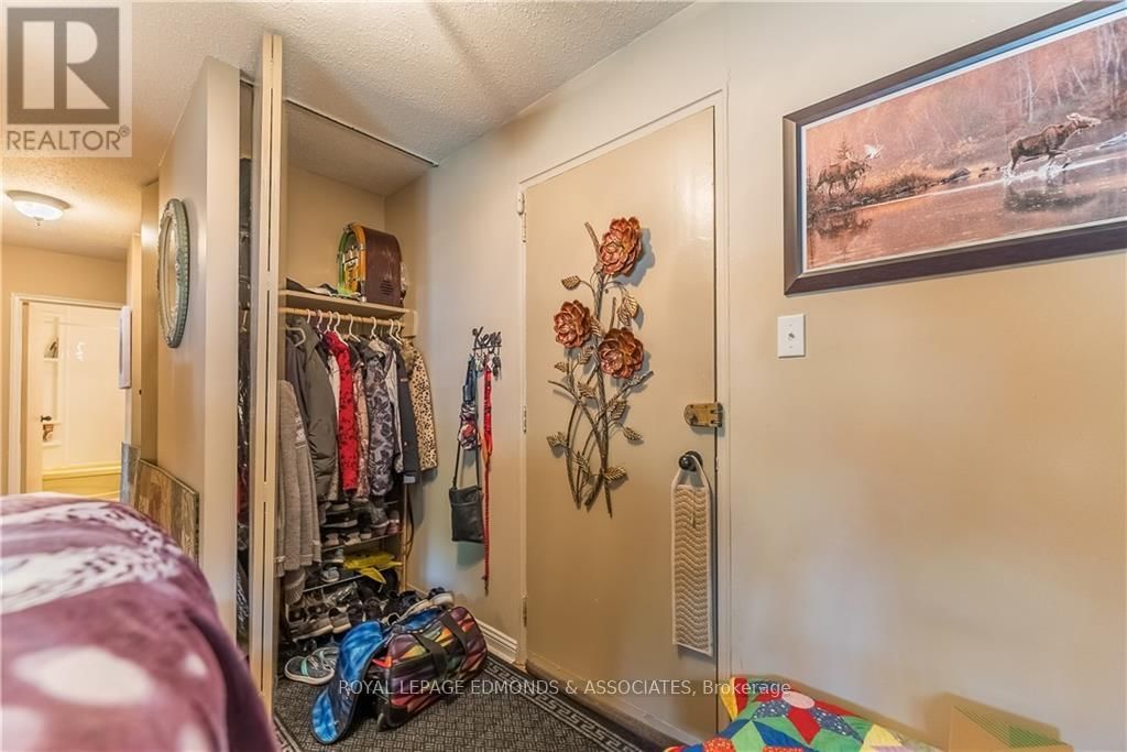 42A HURON STREET Image 15