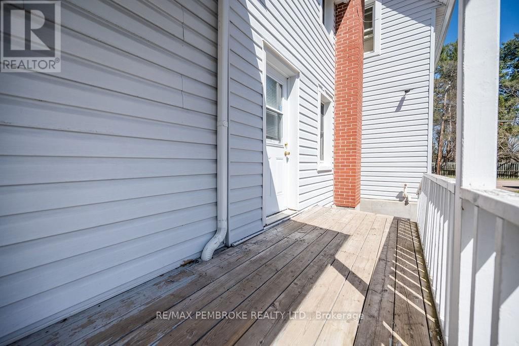 414 MOFFAT STREET Image 10