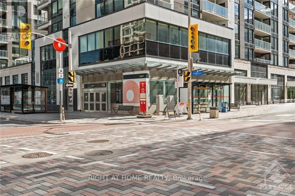 811 - 340 QUEEN STREET Image 3