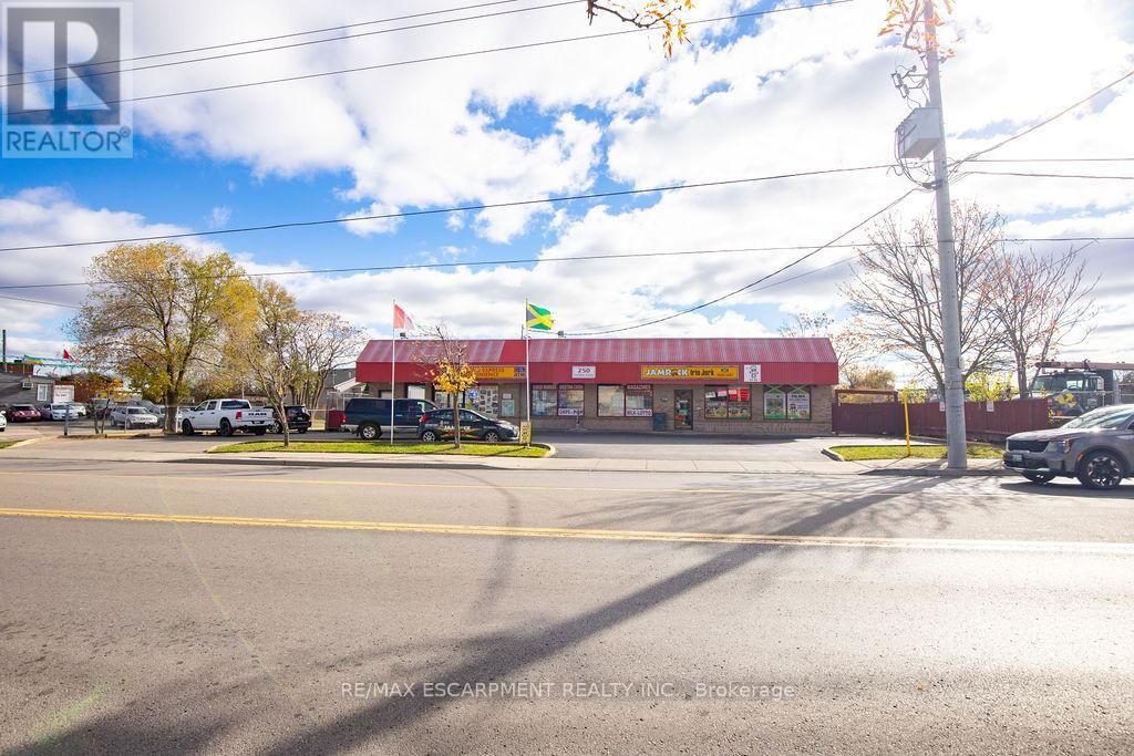 250 WELLAND AVENUE Image 11