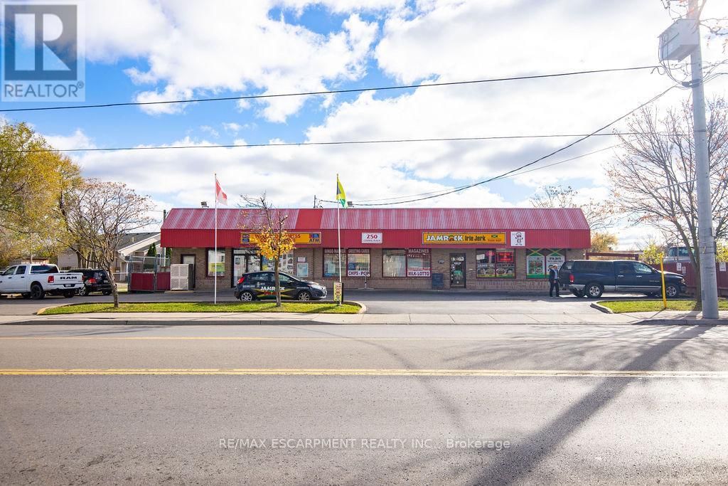 250 WELLAND AVENUE Image 15