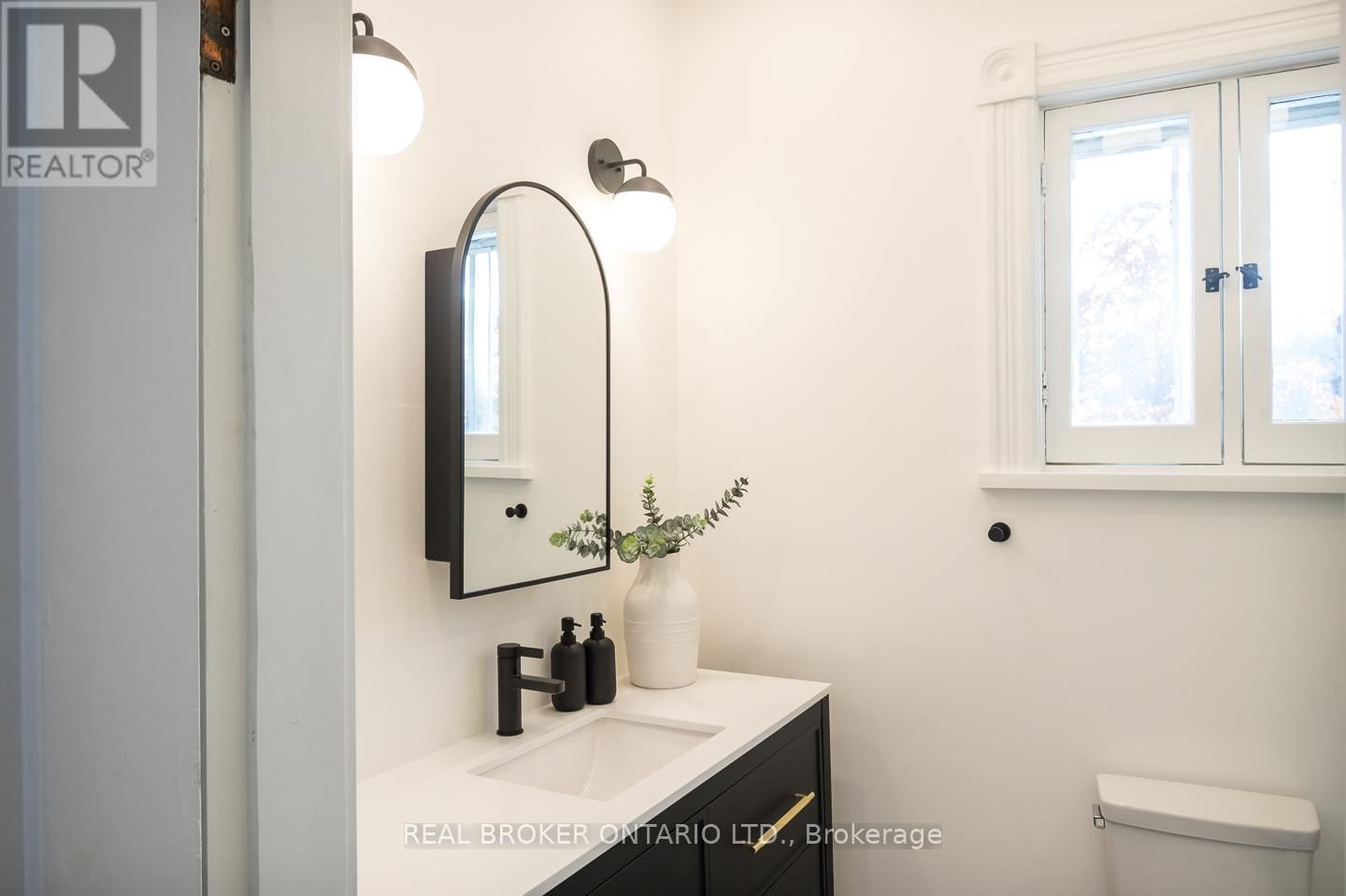 39 HENDERSON STREET Image 23