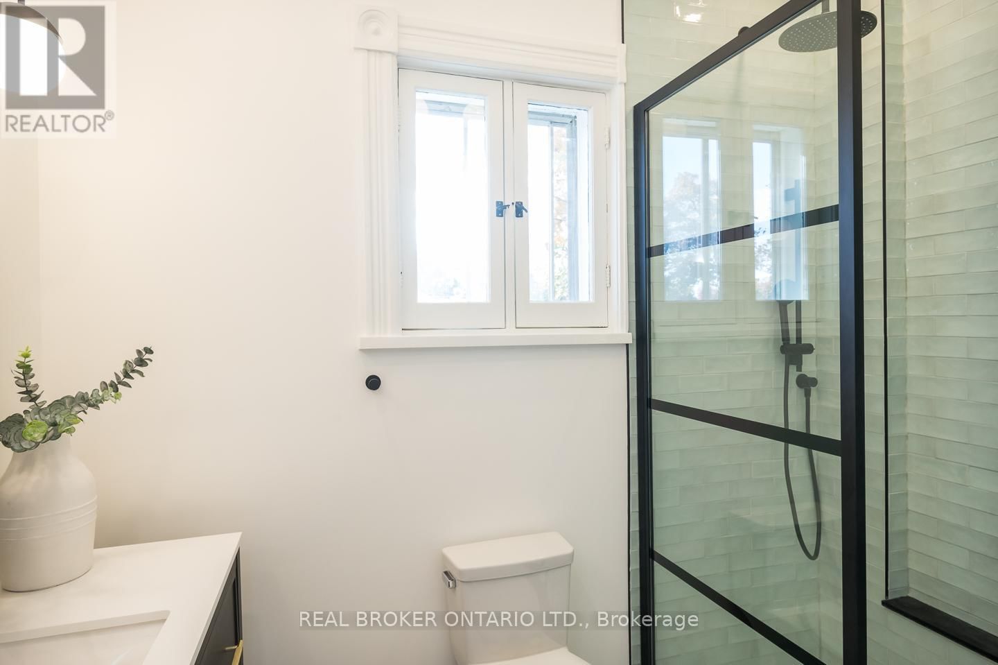 39 HENDERSON STREET Image 24