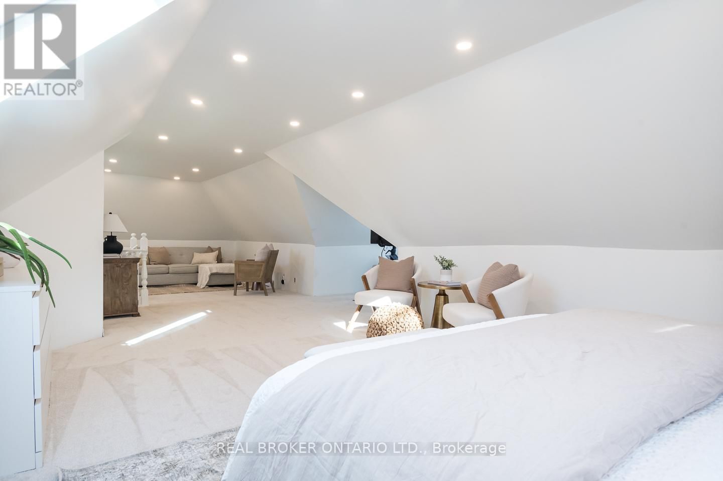 39 HENDERSON STREET Image 34