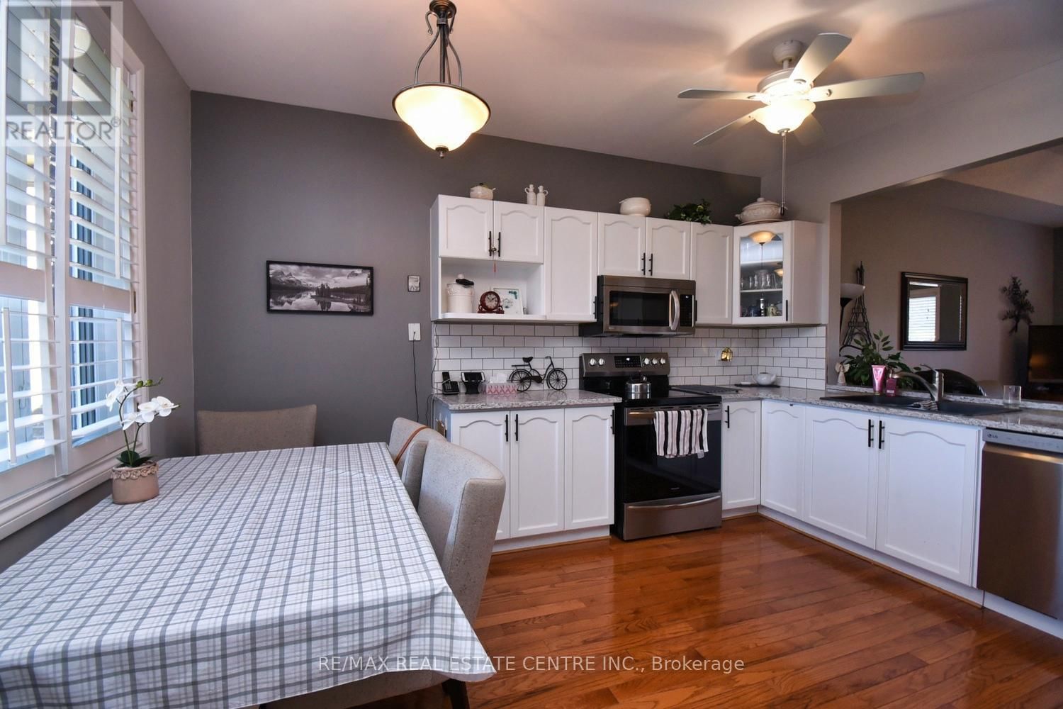 39 TWENTY PLACE BOULEVARD Image 10