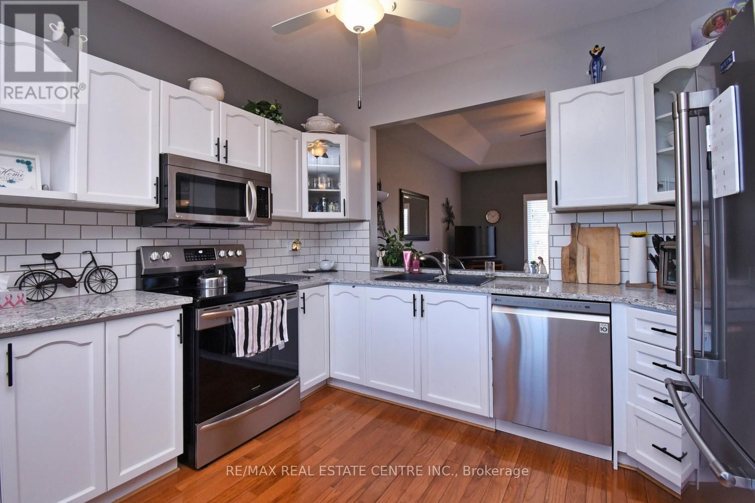 39 TWENTY PLACE BOULEVARD Image 12