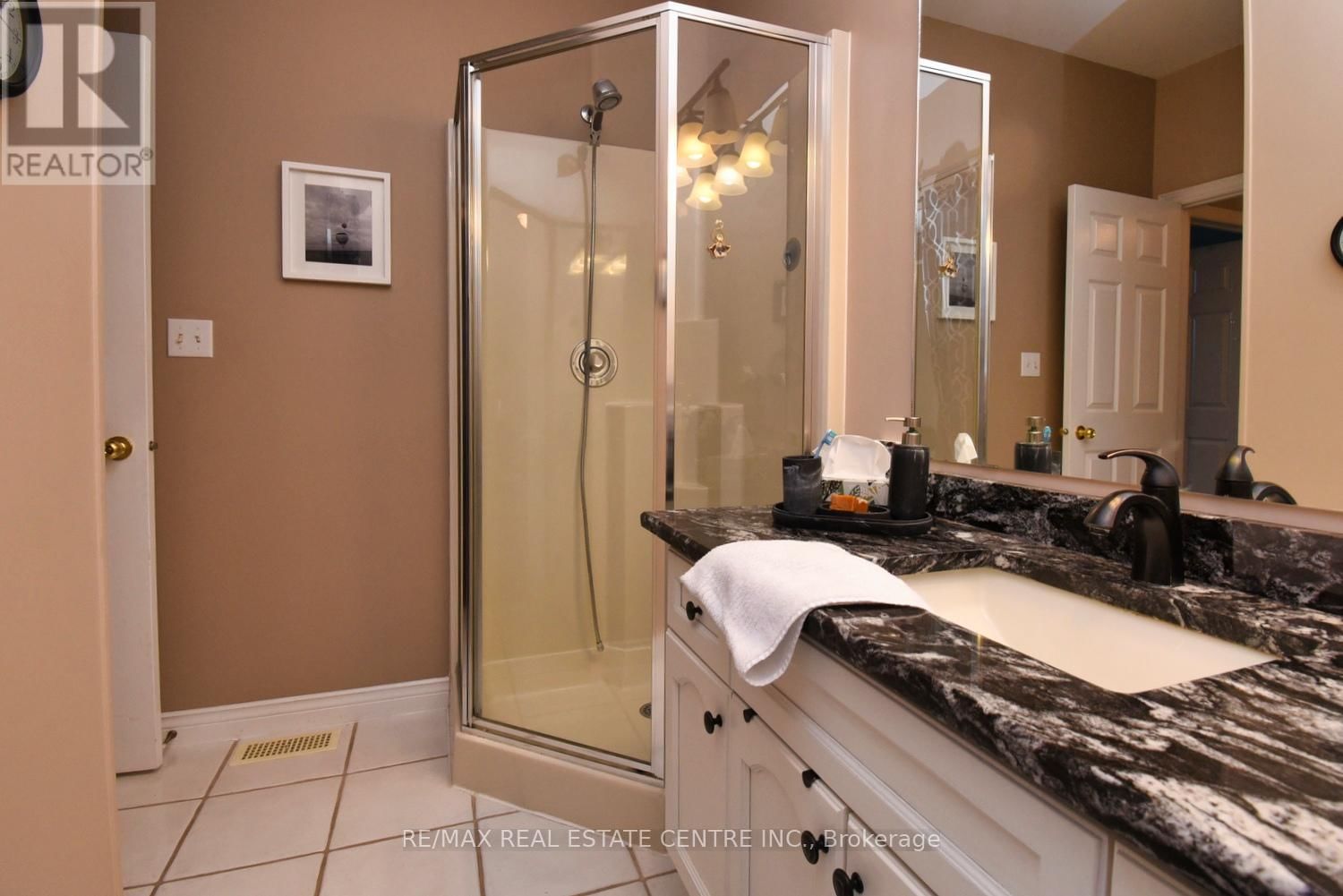 39 TWENTY PLACE BOULEVARD Image 15